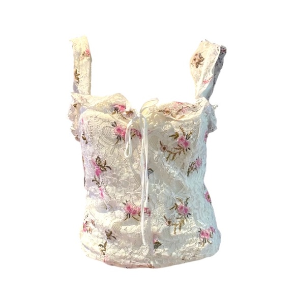 Wayf Tops - WAYF white frilly floral top size M